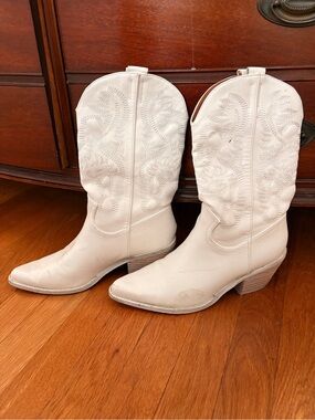 BEAST FASHION White Embroidered Western Heeled Cowboy Boots